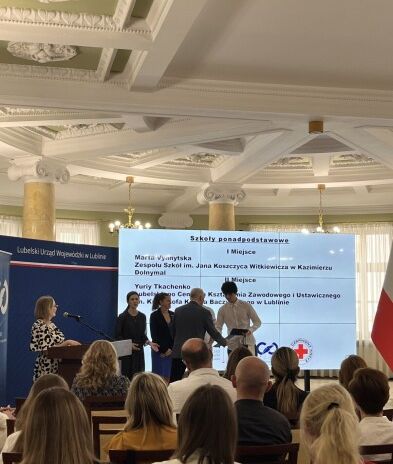 Uroczyste wręczenie nagrody dla Yuriy Tkachenko za zajęcie II miejsca w konkursie.