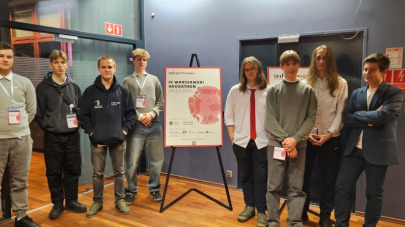 Uczniowie ZSTK na Hackathonie