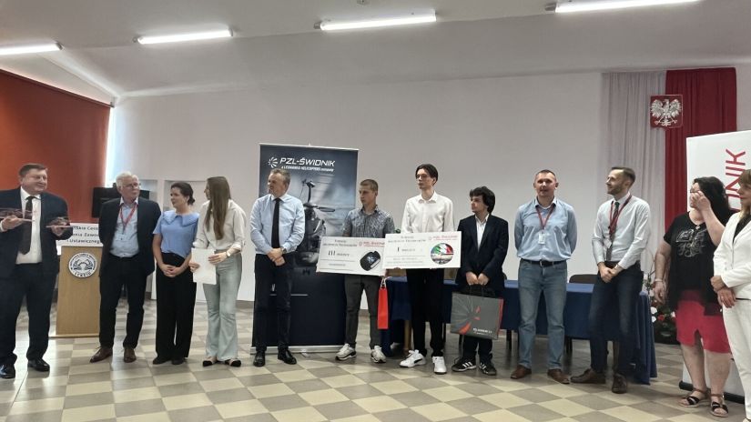 Aula LCKZiU: wręczenie nagród "Turnieju Młodych Techników" przez organizatorów konkursu "PZL-Świdnik" S.A.