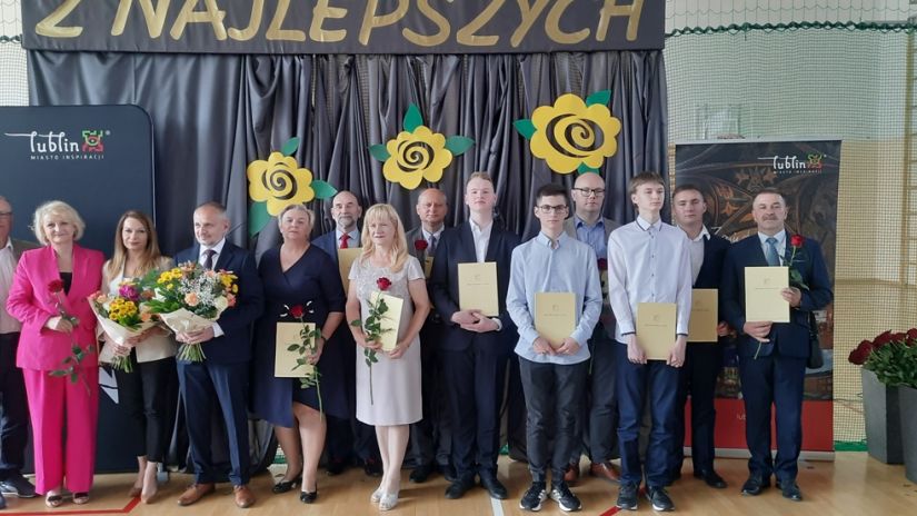 nagrodzeni uczniowie i nauczyciele