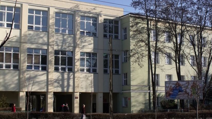 Na zdjęciu budynek szkoły.
