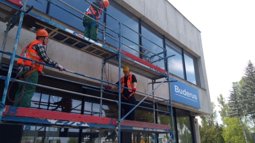 Zdjęcie przedstawia nauczycieli szkoły uczestniczących w szkoleniu Kurs montażu rusztowań