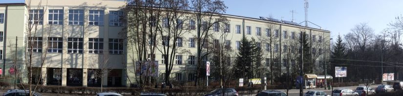 Zdjęcie panoramiczne - budynek szkoły.