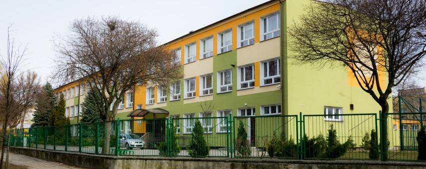 Zdjęcie przedstawia budynek Zespołu Szkół Odzieżowo - Włókienniczych w Lublinie