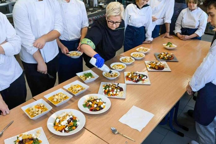 młodzież w trakcie warsztatów